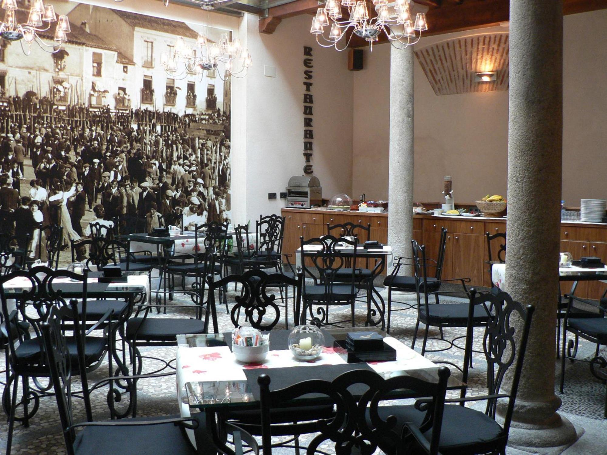 Posada Real Los Cinco Linajes Arévalo Extérieur photo